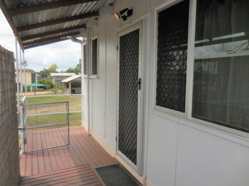 Photo - 38 Eighth Avenue, Home Hill QLD 4806 - Image 4