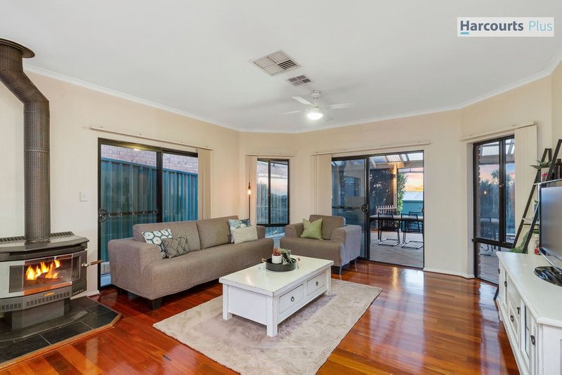 Photo - 38 Elizabeth Crescent, Hallett Cove SA 5158 - Image 5