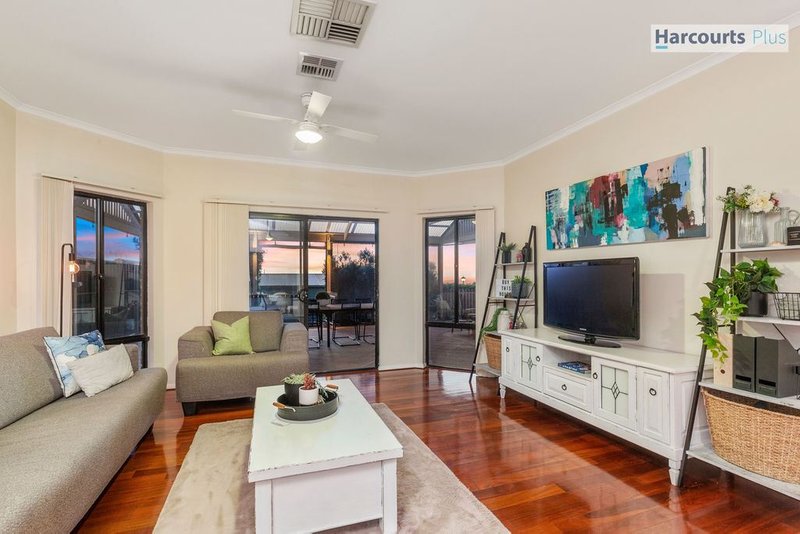 Photo - 38 Elizabeth Crescent, Hallett Cove SA 5158 - Image 9