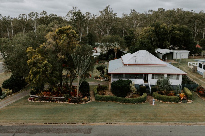 Photo - 38 Elliott Street, Gin Gin QLD 4671 - Image 4