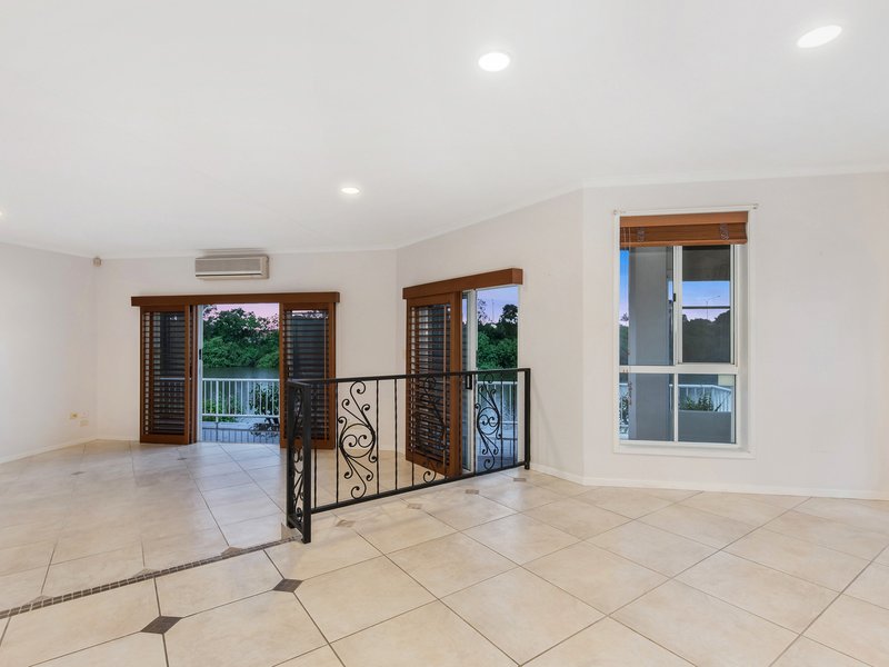 Photo - 38 Emerton Crescent, Robina QLD 4226 - Image 10