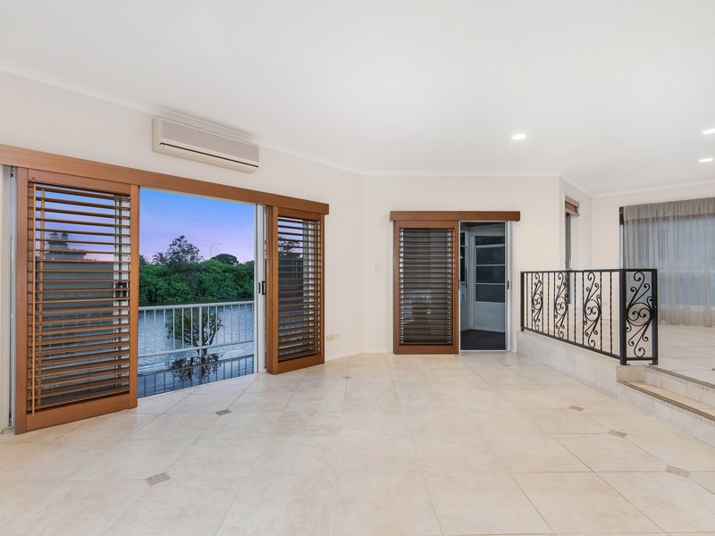 Photo - 38 Emerton Crescent, Robina QLD 4226 - Image 11