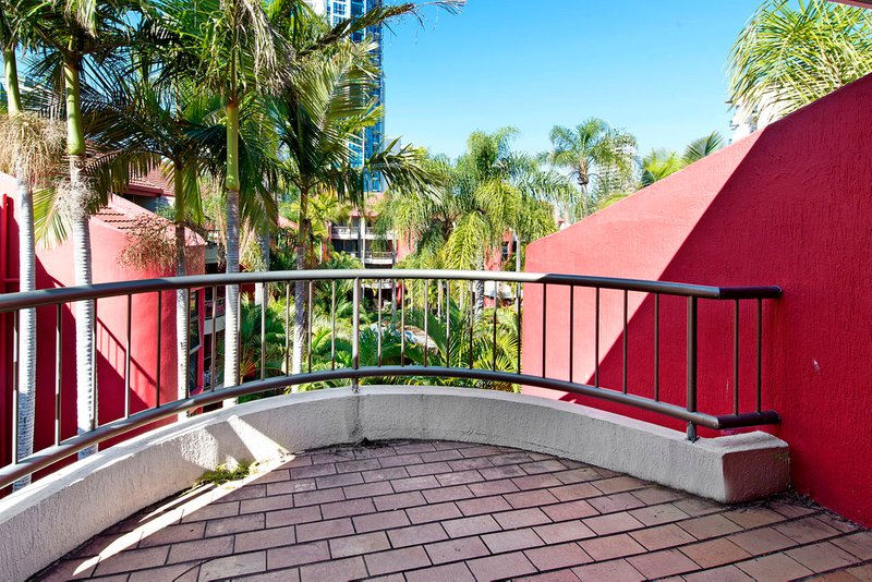 Photo - 38 Enderley Avenue, Surfers Paradise QLD 4217 - Image 14