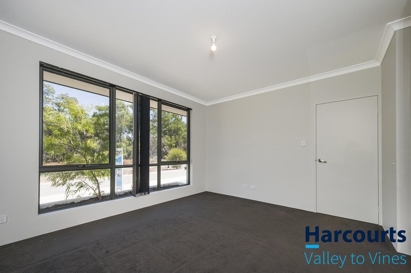 Photo - 38 Everingham Drive, Ellenbrook WA 6069 - Image 4