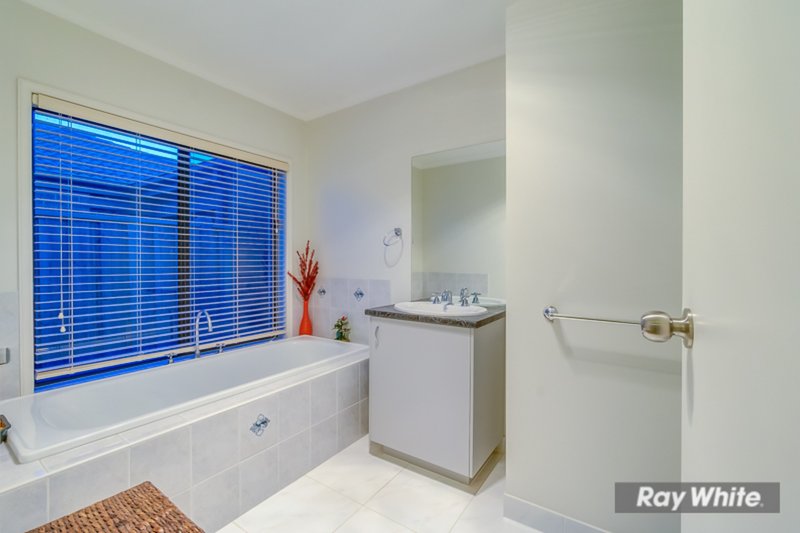 Photo - 38 Fantail Crescent, Williams Landing VIC 3027 - Image 5