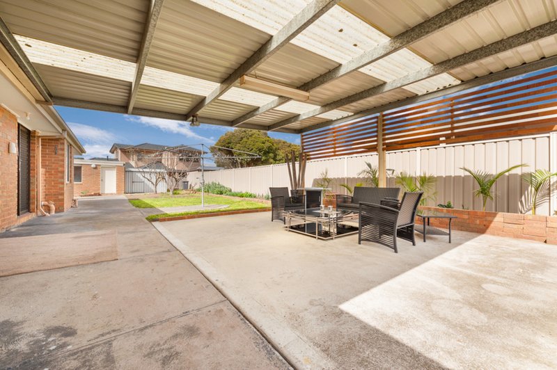 Photo - 38 Farnborough Avenue, Craigieburn VIC 3064 - Image 9