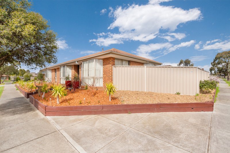 Photo - 38 Farnborough Avenue, Craigieburn VIC 3064 - Image 11