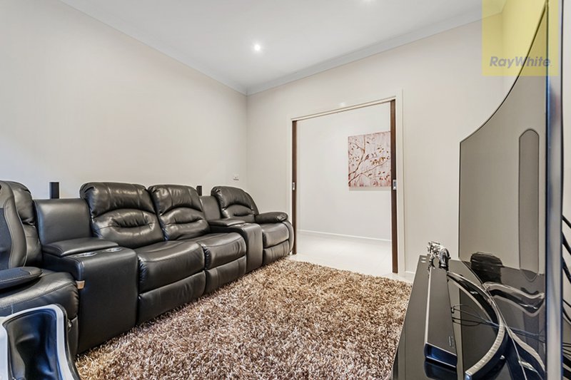 Photo - 38 Gallantry Avenue, Craigieburn VIC 3064 - Image 3