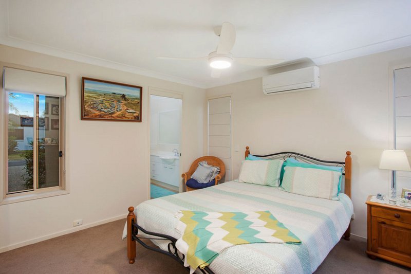 Photo - 38 Gardendale Cr , Burleigh Waters QLD 4220 - Image 9