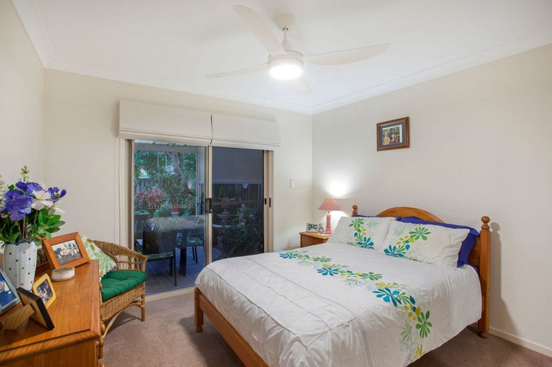 Photo - 38 Gardendale Cr , Burleigh Waters QLD 4220 - Image 10