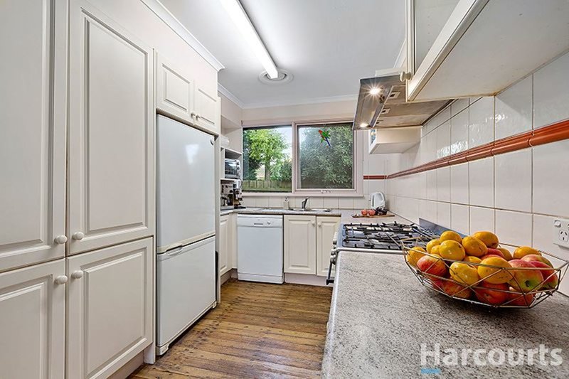 Photo - 38 Gauntlet Avenue, Glen Waverley VIC 3150 - Image 3