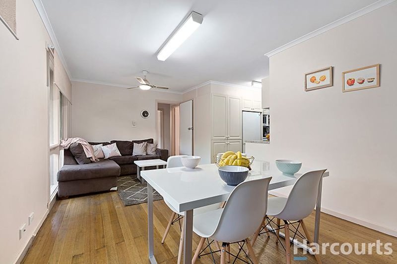 Photo - 38 Gauntlet Avenue, Glen Waverley VIC 3150 - Image 4