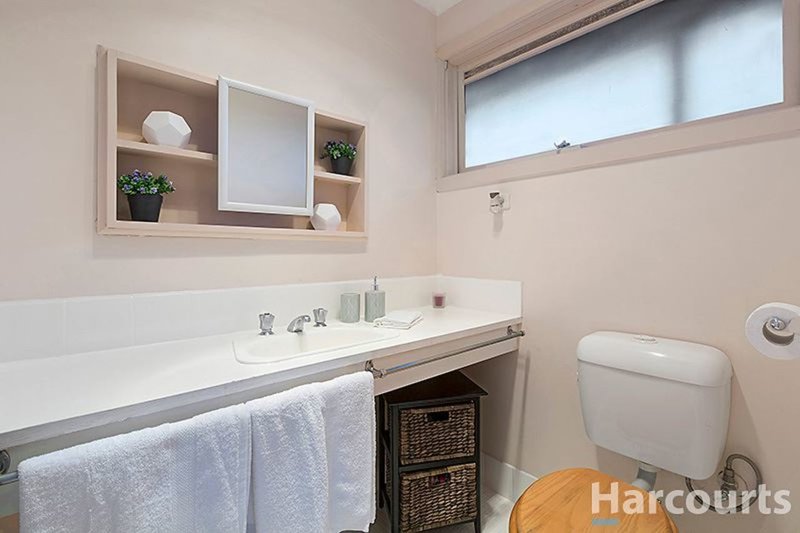 Photo - 38 Gauntlet Avenue, Glen Waverley VIC 3150 - Image 7