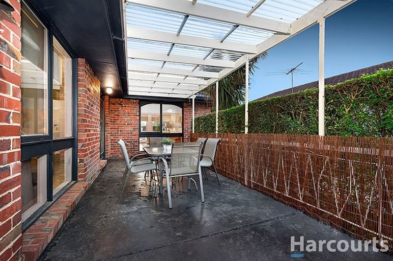 Photo - 38 Gauntlet Avenue, Glen Waverley VIC 3150 - Image 11