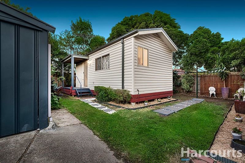 Photo - 38 Gauntlet Avenue, Glen Waverley VIC 3150 - Image 12