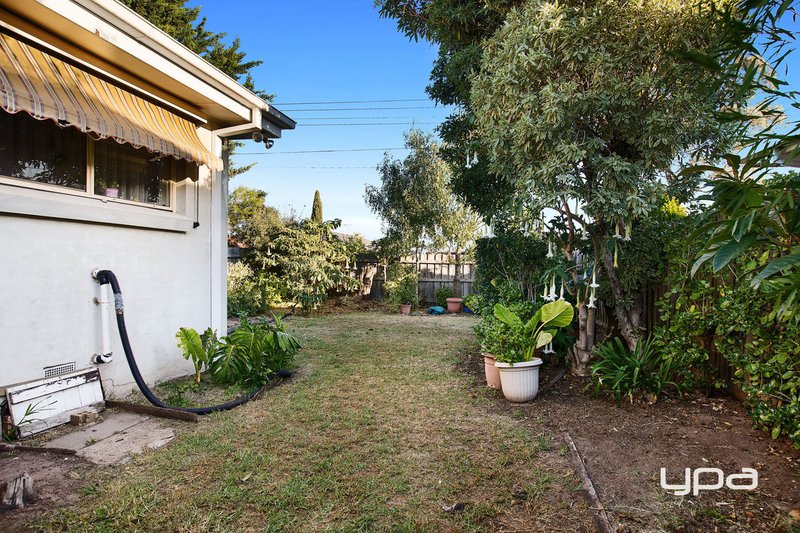 Photo - 38 Gillespie Road, St Albans VIC 3021 - Image 8