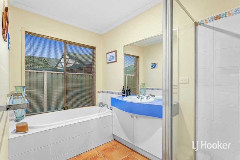 Photo - 38 Glastonbury Circuit, Point Cook VIC 3030 - Image 12