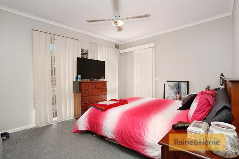 Photo - 38 Gretel Grove, Melton VIC 3337 - Image 5