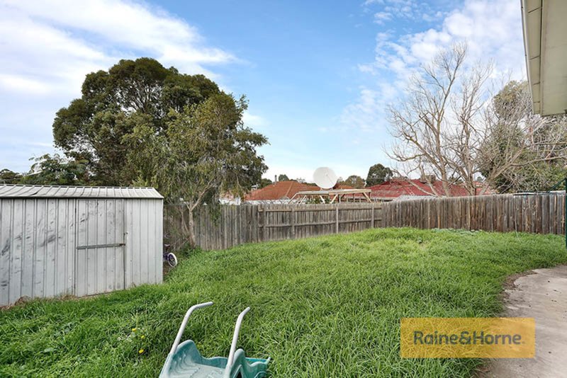 Photo - 38 Gretel Grove, Melton VIC 3337 - Image 8