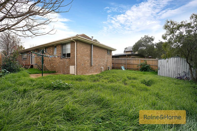 Photo - 38 Gretel Grove, Melton VIC 3337 - Image 9