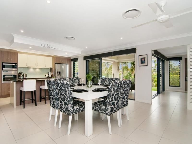 Photo - 38 Harmsworth Rd , Pacific Pines QLD 4211 - Image 7