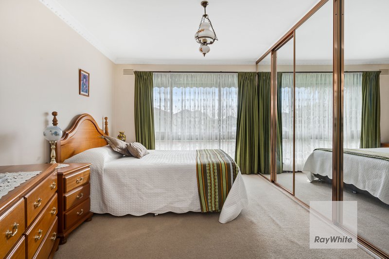 Photo - 38 Henley Drive, Gladstone Park VIC 3043 - Image 12