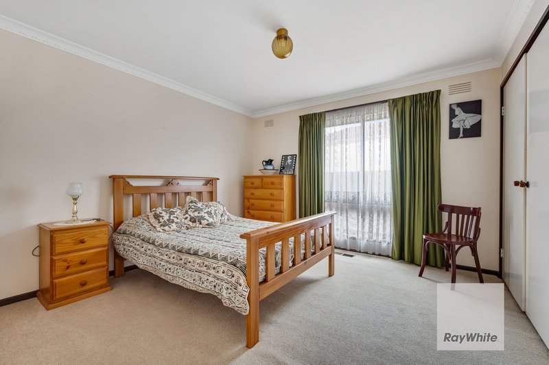 Photo - 38 Henley Drive, Gladstone Park VIC 3043 - Image 13