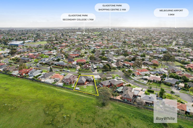 Photo - 38 Henley Drive, Gladstone Park VIC 3043 - Image 22