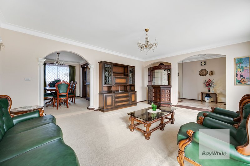 Photo - 38 Henley Drive, Gladstone Park VIC 3043 - Image 4