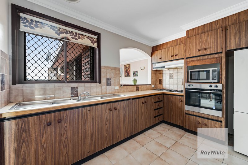 Photo - 38 Henley Drive, Gladstone Park VIC 3043 - Image 8