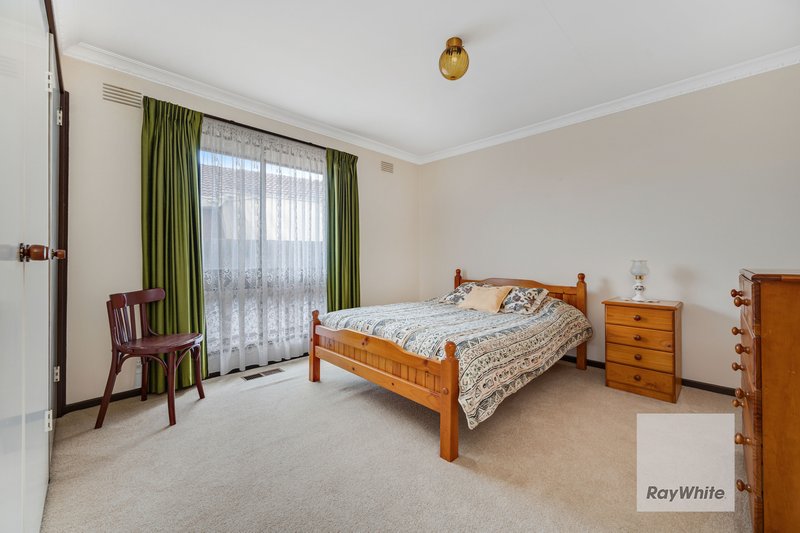 Photo - 38 Henley Drive, Gladstone Park VIC 3043 - Image 14