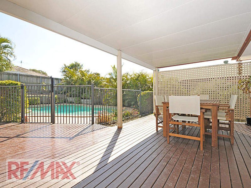 Photo - 38 Hillenvale Ave , Arana Hills QLD 4054 - Image 3