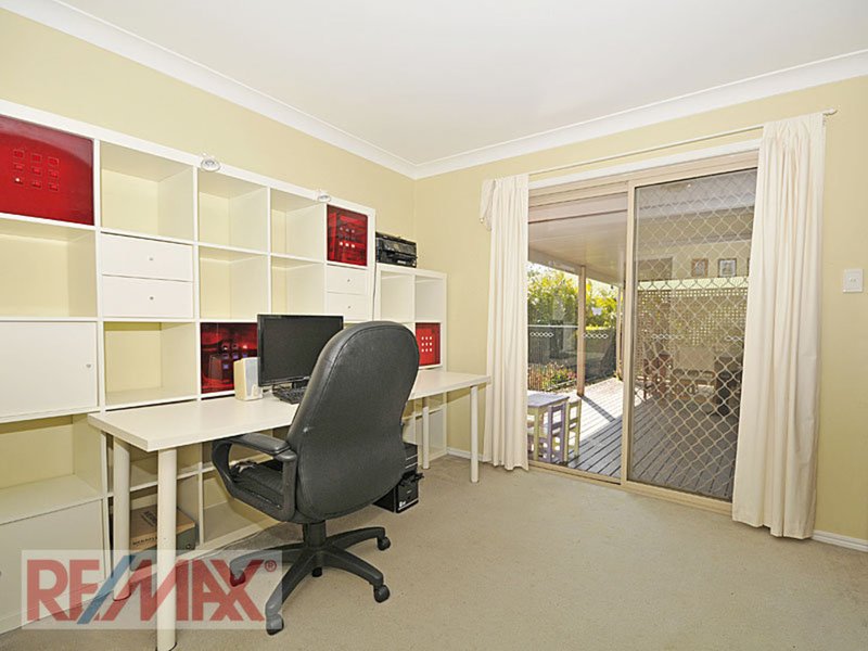 Photo - 38 Hillenvale Ave , Arana Hills QLD 4054 - Image 13