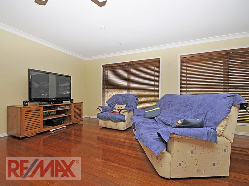 Photo - 38 Hillenvale Ave , Arana Hills QLD 4054 - Image 14