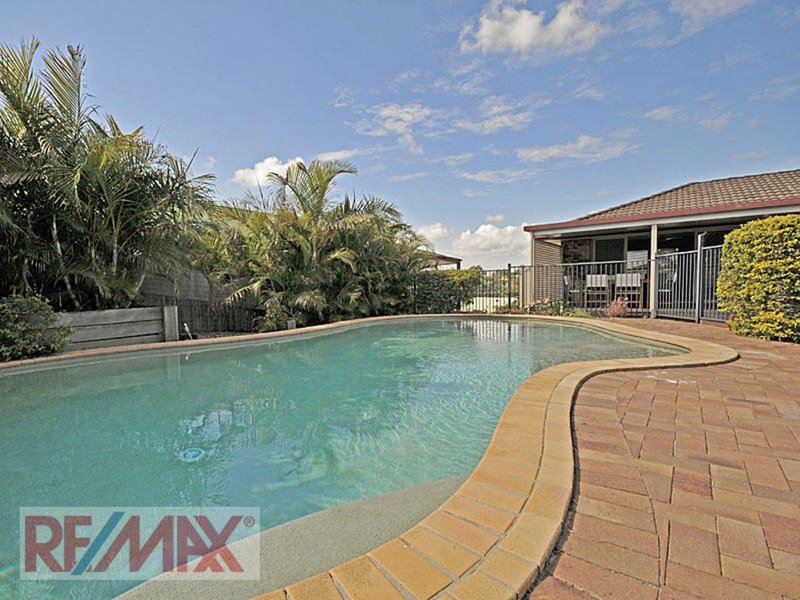 Photo - 38 Hillenvale Ave , Arana Hills QLD 4054 - Image 16