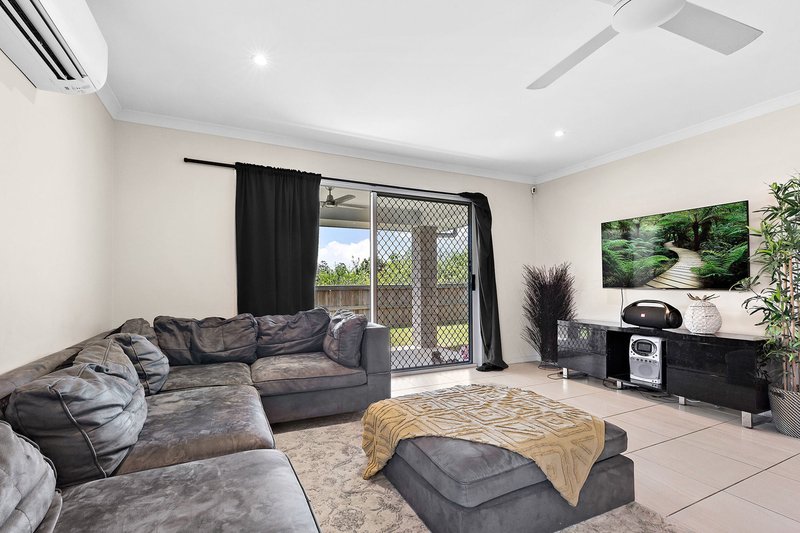 Photo - 38 Hoist Court, Augustine Heights QLD 4300 - Image 6