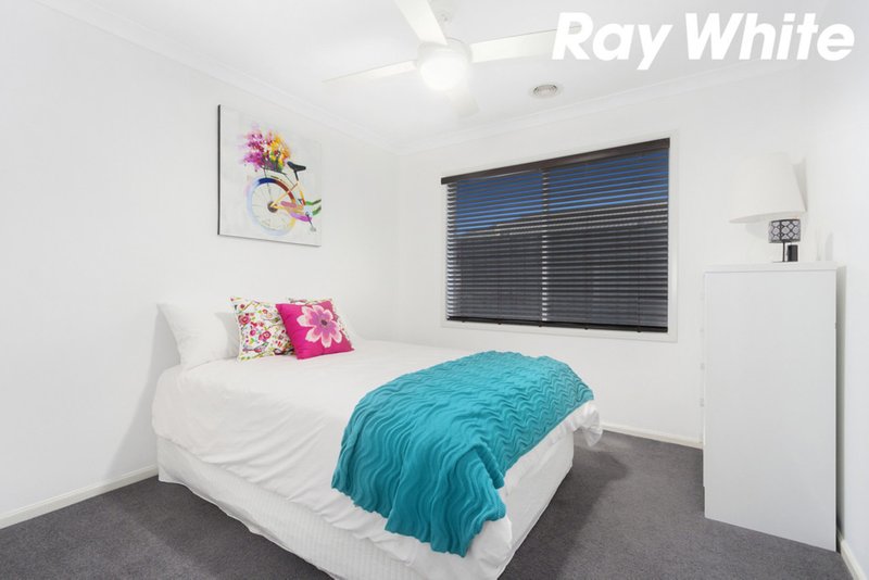 Photo - 38 Honeyeater Way, Pakenham VIC 3810 - Image 13