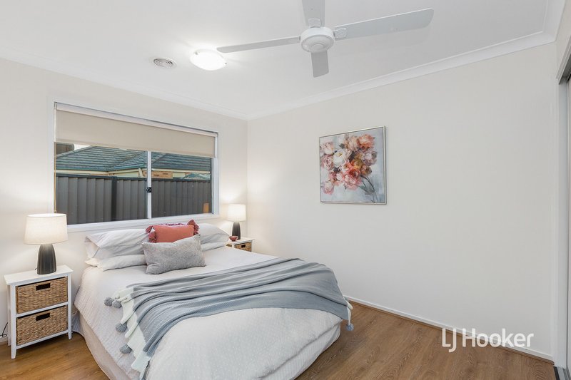 Photo - 38 Hope Way, Tarneit VIC 3029 - Image 8