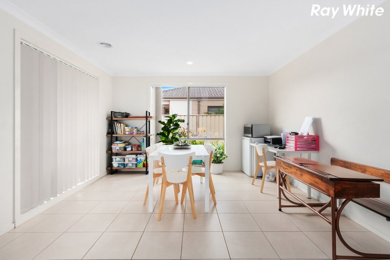 Photo - 38 Inspiration Circuit, Pakenham VIC 3810 - Image 8