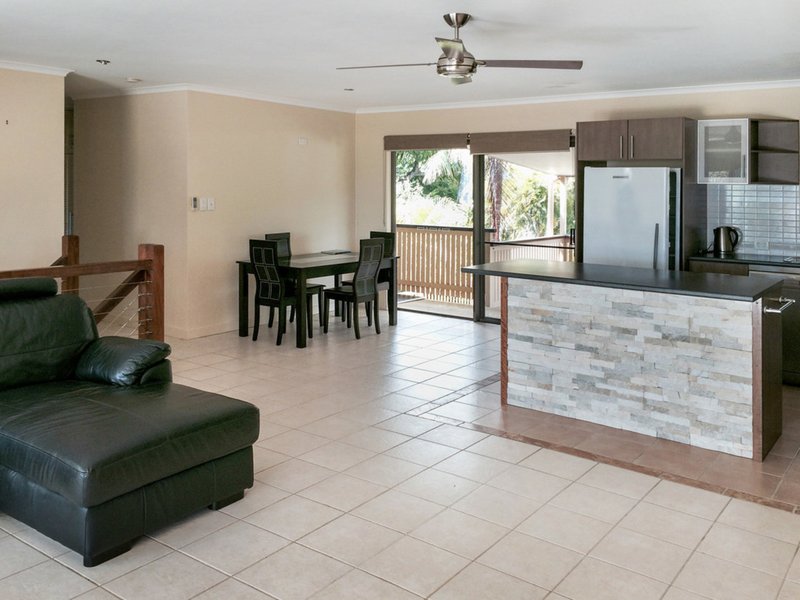 Photo - 38 Island Drive, Cannonvale QLD 4802 - Image 2