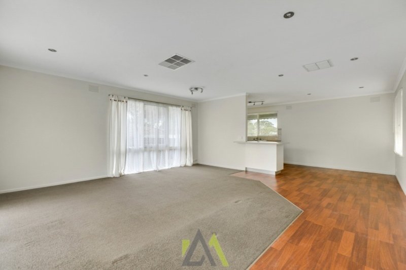 Photo - 38 Jackson Drive, Langwarrin VIC 3910 - Image 3