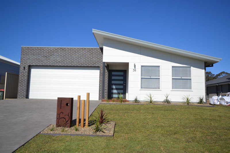 38 Jindalee Crescent, Nowra NSW 2541