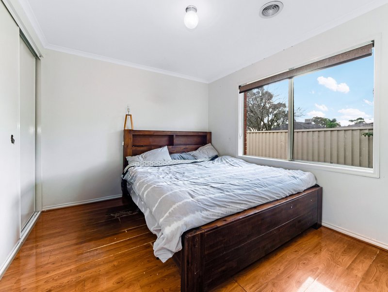 Photo - 38 Joyce Street, Cranbourne West VIC 3977 - Image 11