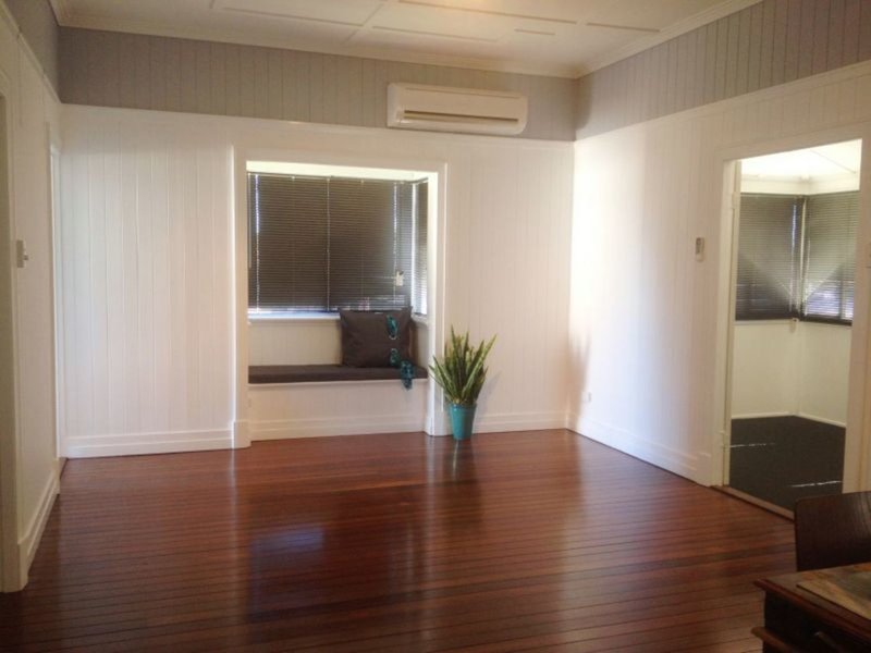 Photo - 38 Kingaroy Street, Kingaroy QLD 4610 - Image 2