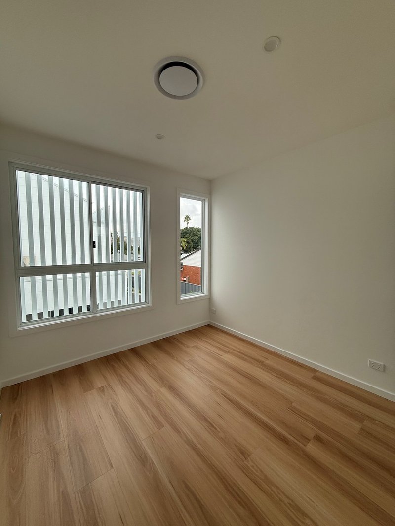 Photo - 38 Kingston Street, Oak Flats NSW 2529 - Image 4