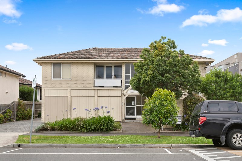 Photo - 3/8 Kokaribb Road, Carnegie VIC 3163 - Image 2