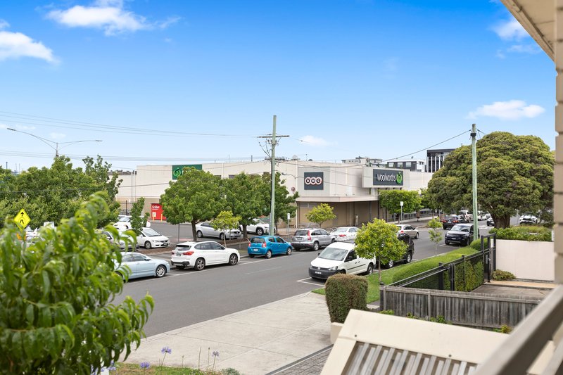 Photo - 3/8 Kokaribb Road, Carnegie VIC 3163 - Image 12