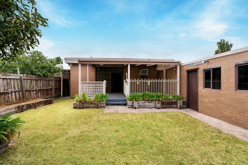 Photo - 38 Kuringgai Crescent, Noble Park VIC 3174 - Image 10