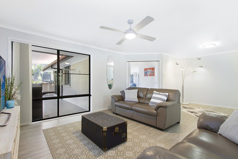 Photo - 38 Larwood Place, Ferny Hills QLD 4055 - Image 2