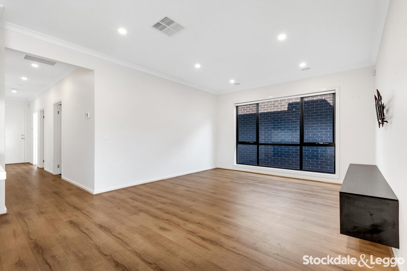 Photo - 38 Latchford Drive, Mickleham VIC 3064 - Image 5